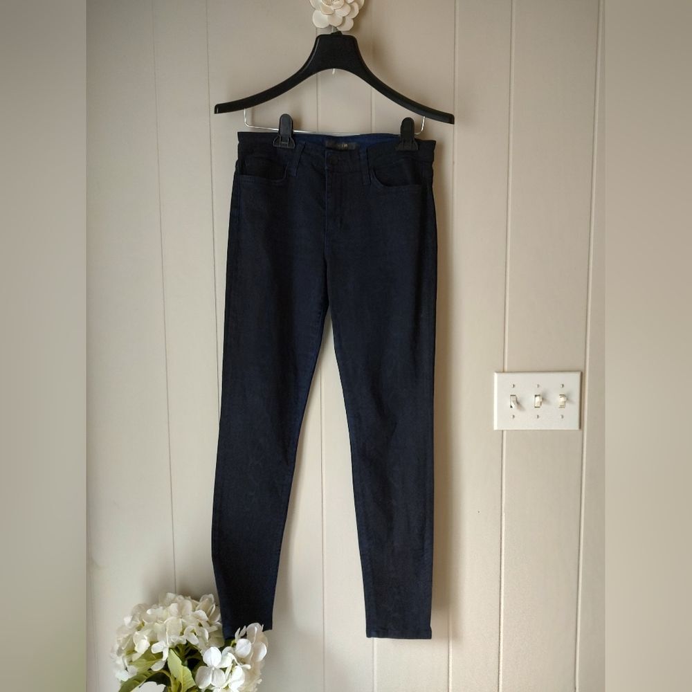 Joe's Jeans Made In USA Navy Blue (With Darker Barely There Pattern) Size 6